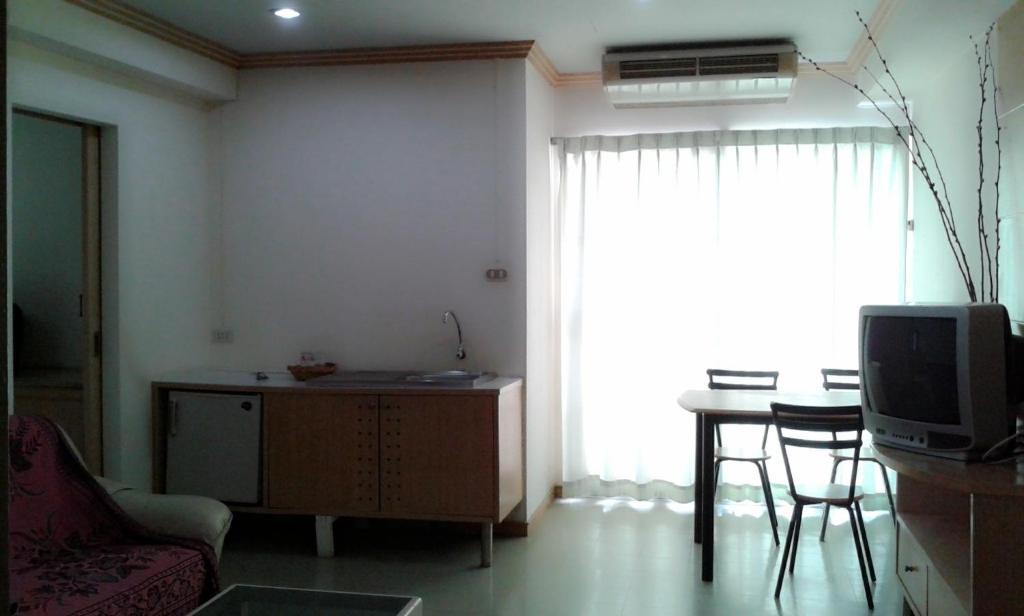 M In Korat Service Apartment Nakhonratchasima Room photo