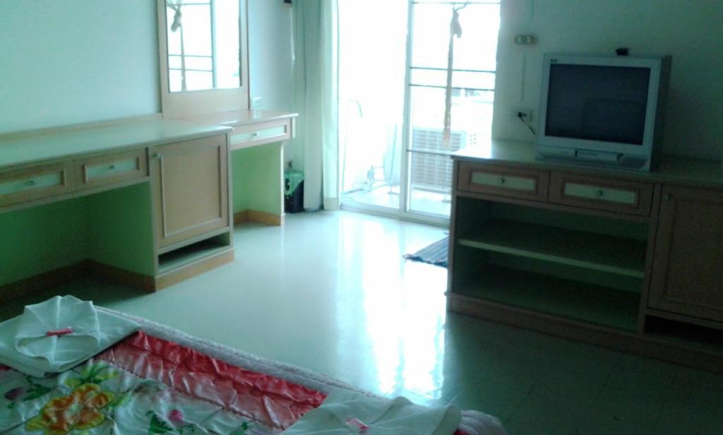 M In Korat Service Apartment Nakhonratchasima Room photo