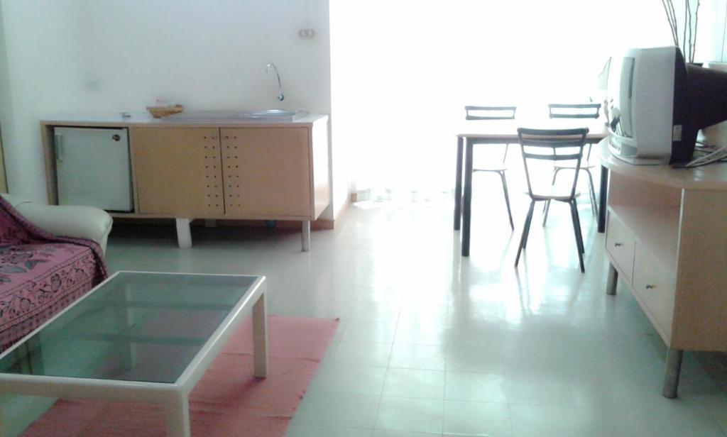 M In Korat Service Apartment Nakhonratchasima Room photo